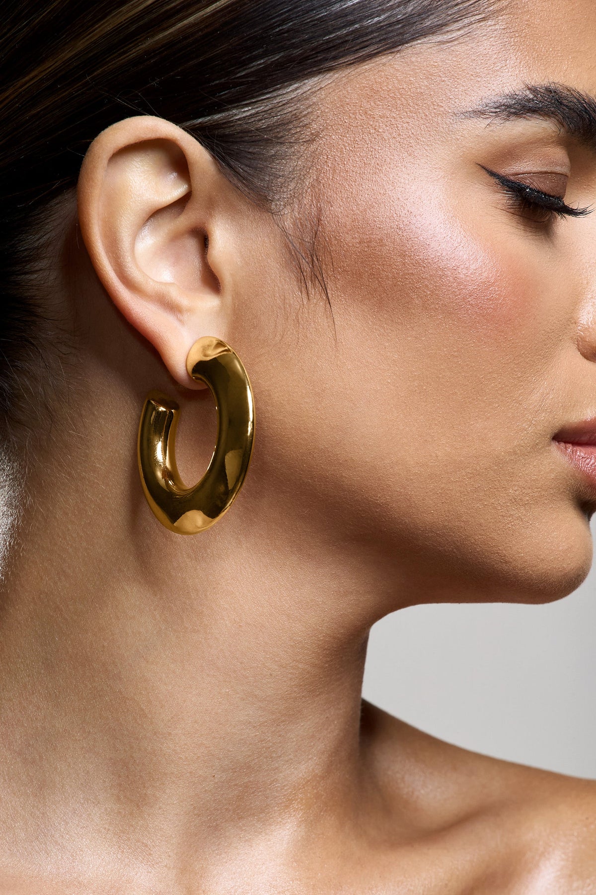 WB_CL134290007-NatalyaGoldChunkyHoopEarrings4