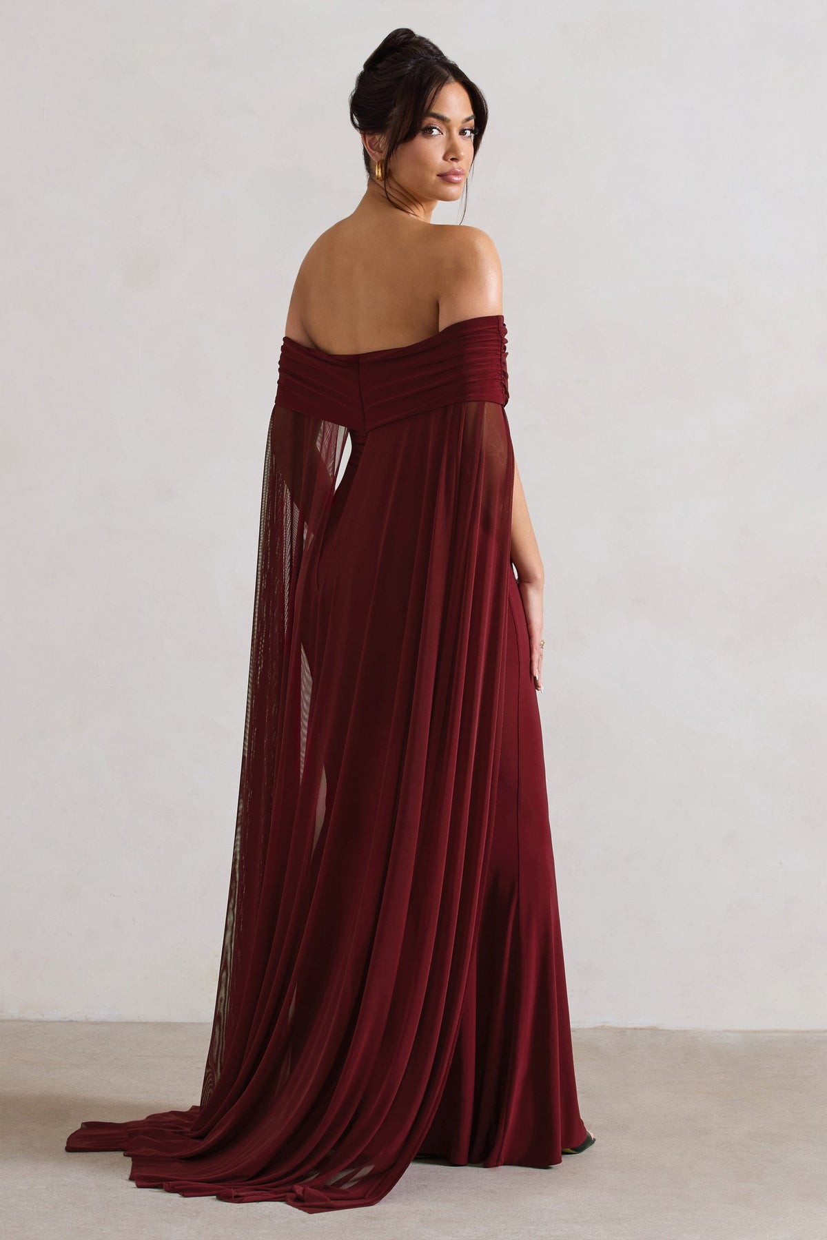 WB_CC_HR_CL131000037-CarlottaBerryBardotMaxiDressWithChiffonCape6_dd13b25a-c1d6-484b-90ed-4d1c7b375903