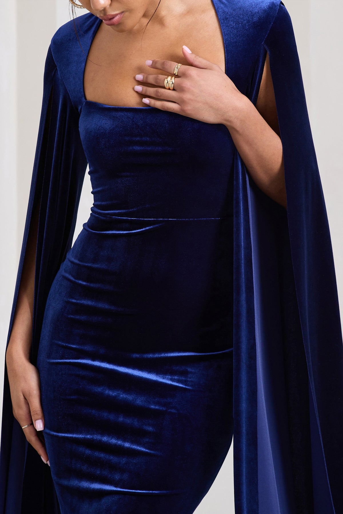 WB_CL128999015-FlawlessNavyVelvetSquareNeckMidiDressWithCapeSleeves4