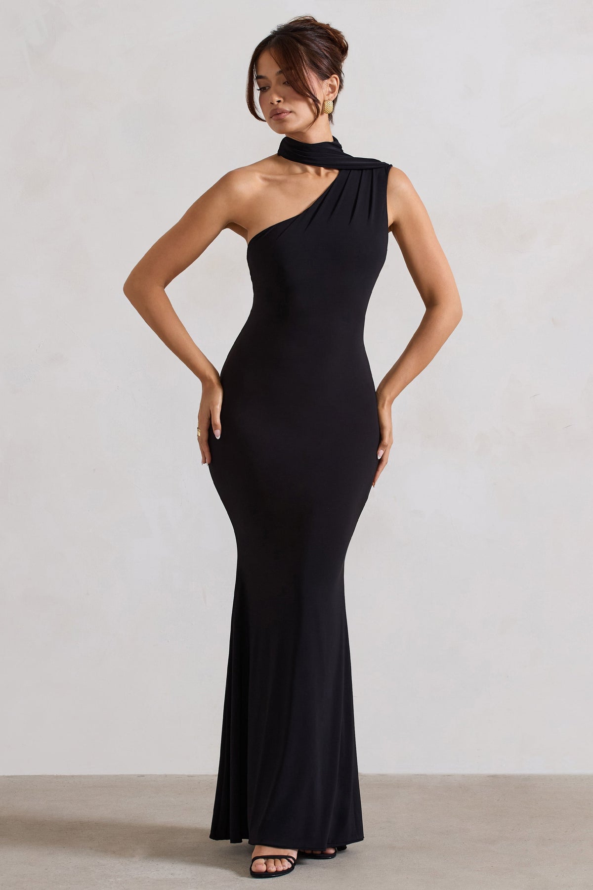 WB_HR_CL128395002-CapucineBlackOneShoulderDrapedMaxiDress5
