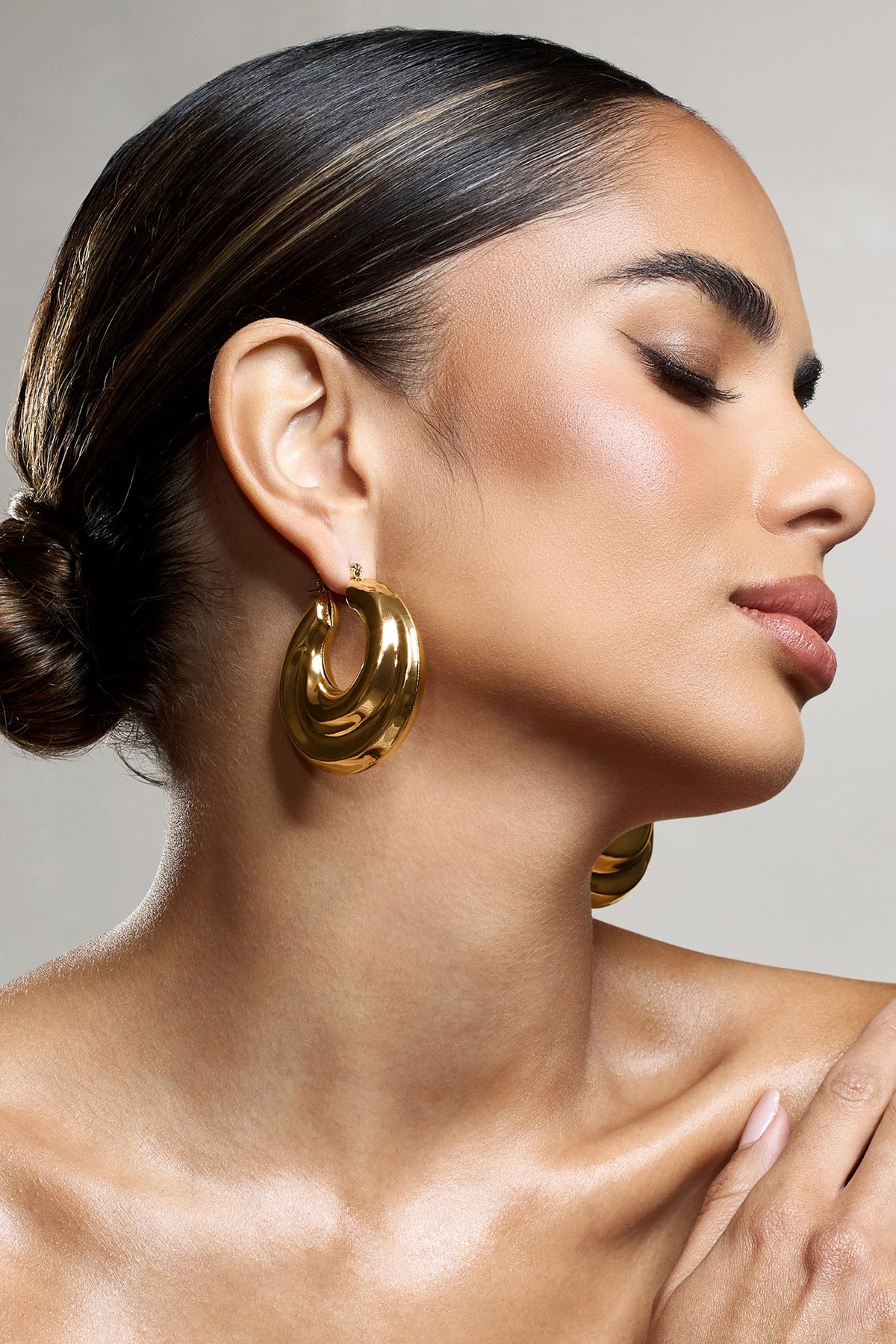 WB_HR_CL134493007-IowaGoldChunkyStatementHoopEarrings1_c154239d-85a9-46b9-ae34-682f571933d3