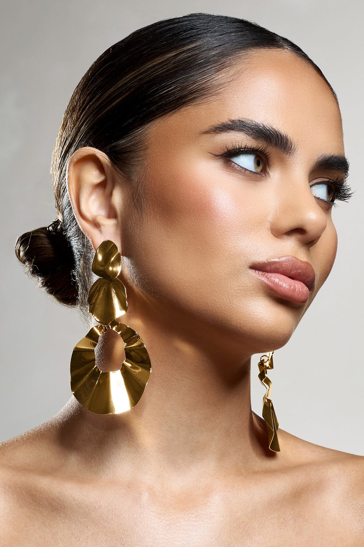 WB_HR_CL134494007-IndianaGoldStatementDangleEarrings1_f03db677-f1fa-4675-886a-26657bd295ba