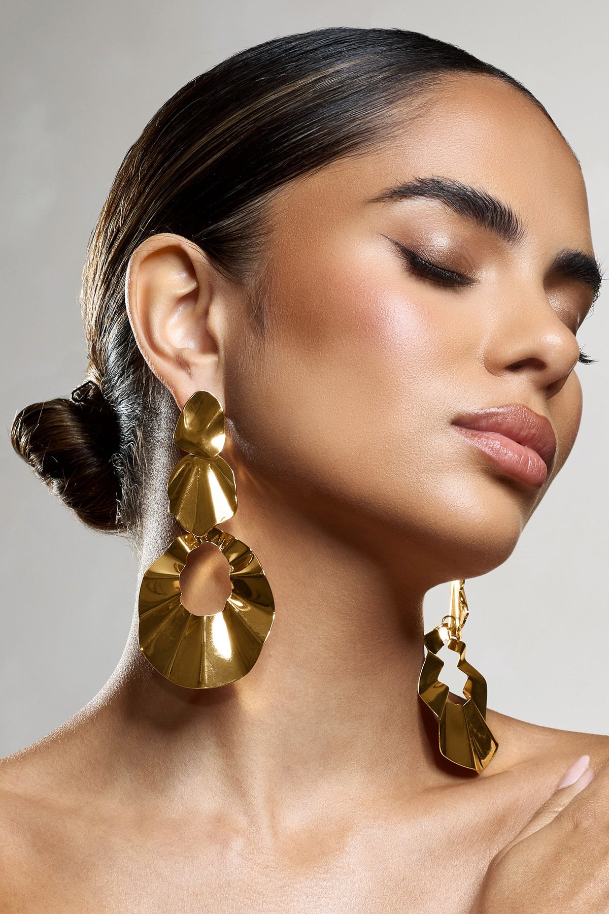 WB_HR_CL134494007-IndianaGoldStatementDangleEarrings3_467a54f1-01db-4f49-91f1-63d95df393d5